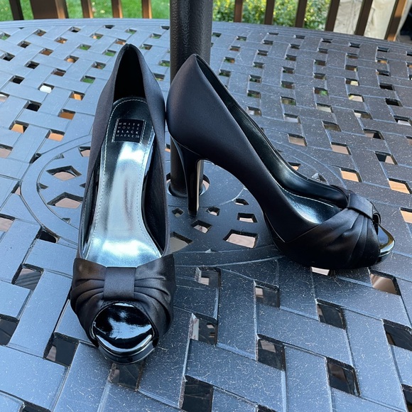 NWOT Size 7.5 WHBM Black Satin Peep toe heels - Picture 11 of 11